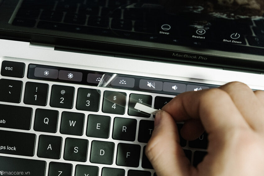 dán touch bar macbook pro 2020