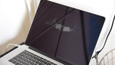 Dán màn hình Macbook nên hay không nên?