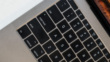 Apple thay thế bàn phím cánh bướm Macbook miễn phí cho người dùng