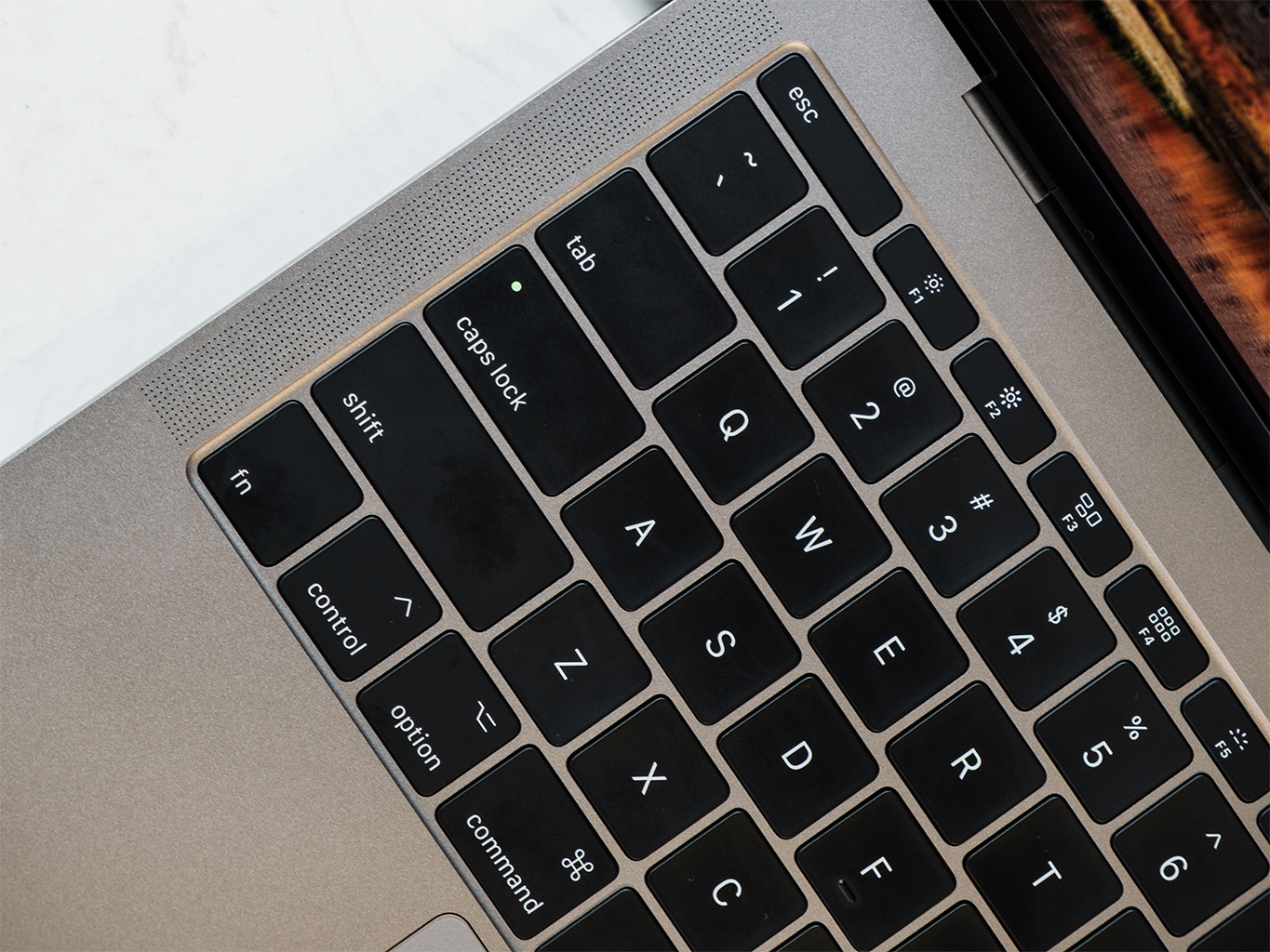 Apple thay thế bàn phím cánh bướm Macbook miễn phí cho người dùng