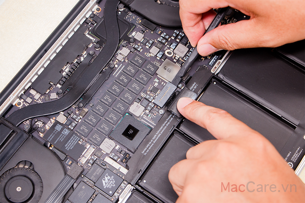 thay pin macbook pro 15inch 2015