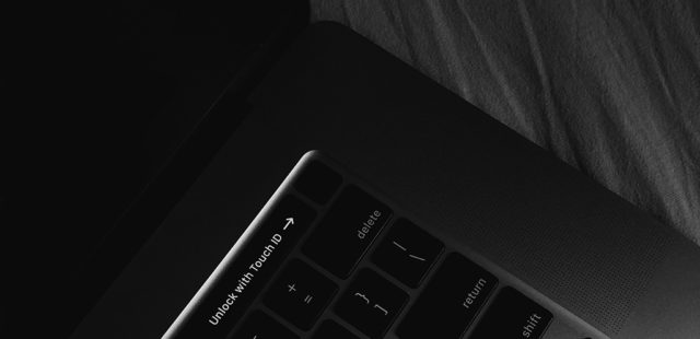 Apple thêm MacBook Pro 2017 Touch Bar vào danh sách sản phẩm cũ