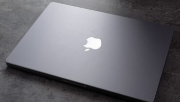 MacBook Pro OLED có thể ra mắt năm 2026