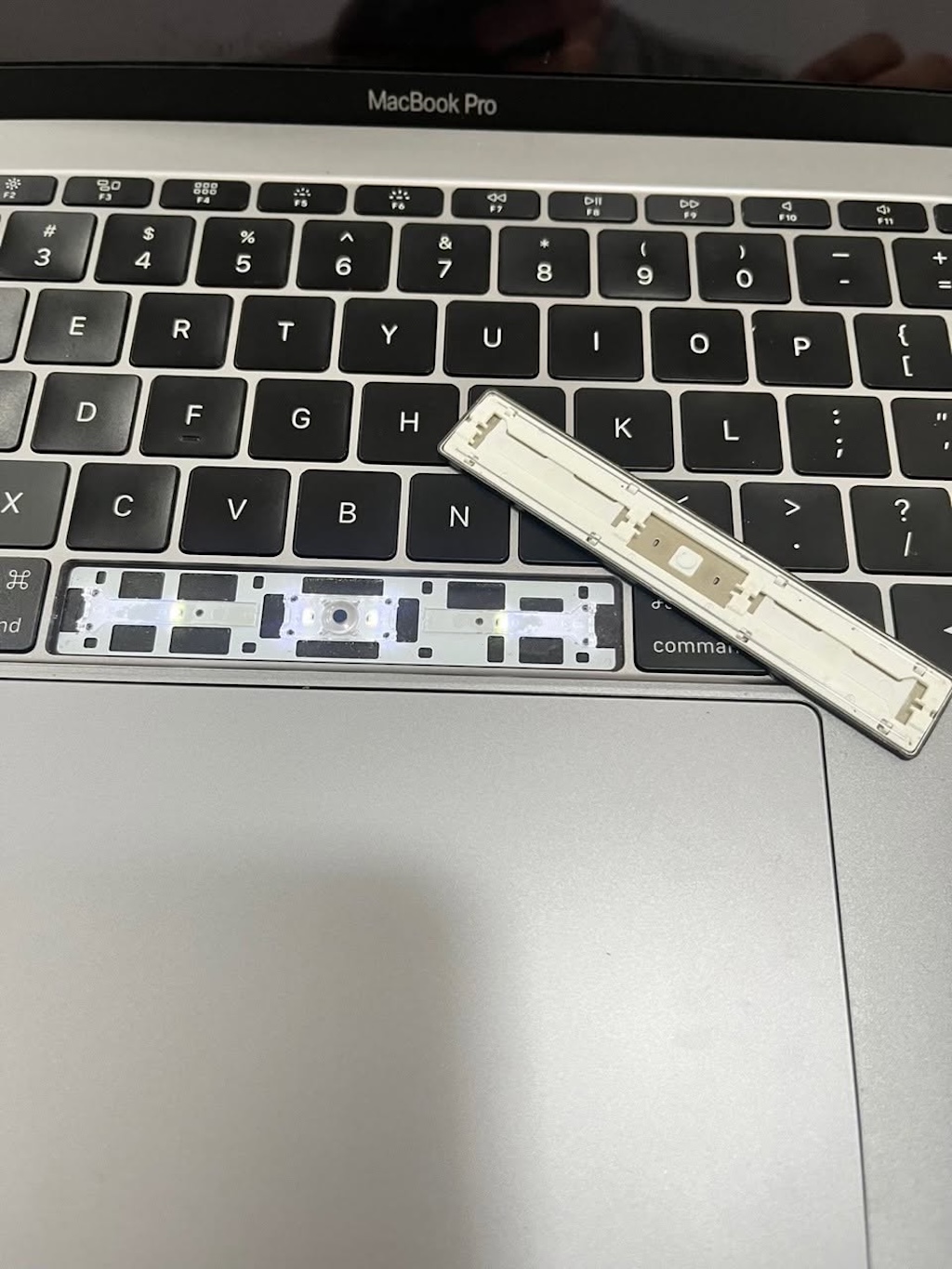 thay phím space macbook pro 2016, 2017, 2018, 2019