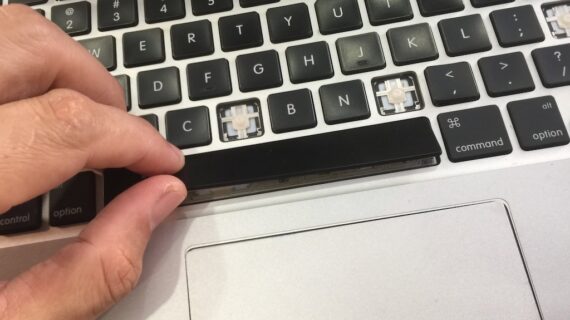 Phụ kiện Macbook, Linh kiện Macbook chính hãng 47 Thay phím Space Macbook lấy liền tại TP.HCM