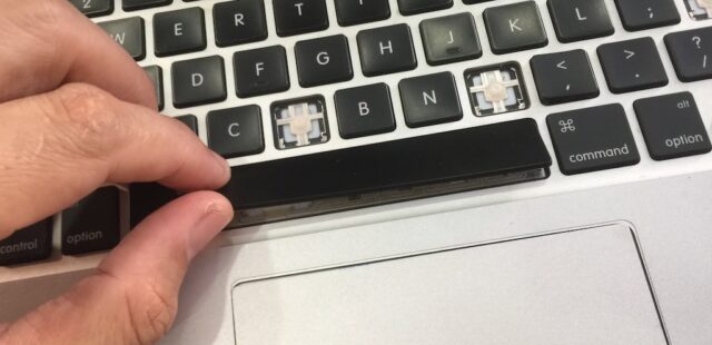 Thay phím Space Macbook lấy liền tại TP.HCM